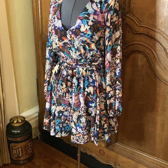 BELLE BADGLEY MISCHKA Alison V-Neck Printed Garden Floral Dress - Picture 6 of 14